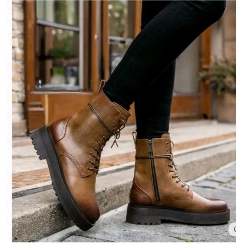 NWOB women's Thursday Boot Company Quest Combat Boots Color: Natural Size 10